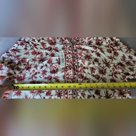 Max Studio NWT $98 Women's 100% Rayon White Black Red Floral Button Front Blouse - Picture 11 of 11